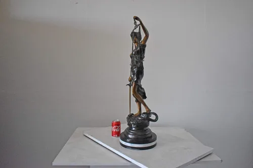 Miniatura 2 de Lady Justice Estatua de Bronce Montada en Mármol - Tamaño: 14" L x 16" W x 32" H.