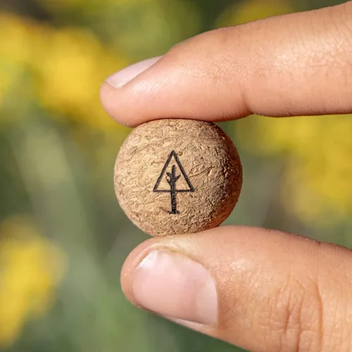 Miniatura 4 de Pelota de masaje de corcho de viaje, alternativa ligera y sostenible a la bola de lacrosse para aliviar el dolor muscular