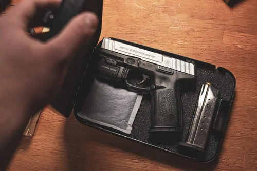 Miniatura 2 de Lockdown Keyed Full Size Handgun Vault with All Steel Construction, TSA Approval and California DOJ Certification for Secure Storage and Travel