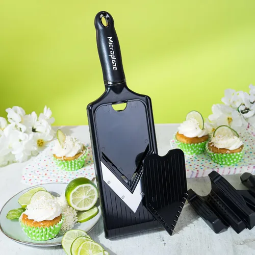 Miniatura 8 de Microplane Cortadora de mandolina ajustable con hoja en V y cuchillas de acero inoxidable Julienne, mandolina de mano para papas, zanahorias y otras