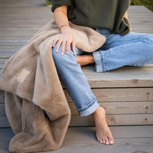 Miniatura 18 de Joy Blankets Manta de Tiro de Piel Sintética – Ultra Suave, Acogedora y Cálida Manta de Lujo – Lavable a Máquina, Regalo de Decoración del Hogar