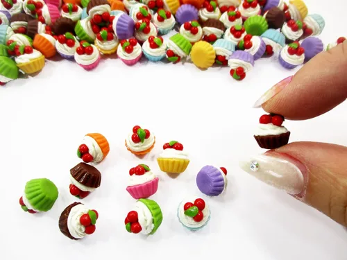Miniatura 6 de Casa De Muñecas Miniatura Alimentos de Lot 100 Mixed Cupcakes Cherry parte superior Wholesale 6322 Bulk clay bakery food prop, loose tiny swirled