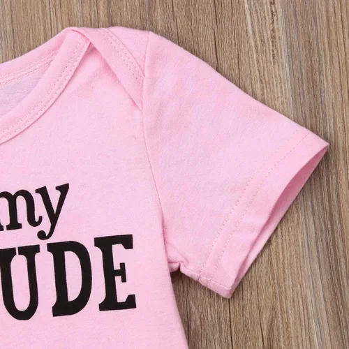 Miniatura 90 de Pañalero para bebé recién nacido, con frase en inglés “Got my mind on my momy”, color gris y blanco, talla 0-18M