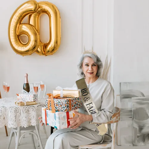 Miniatura 5 de Banda y tiaras de 60 cumpleaños para mujer, decoraciones de cumpleaños 60 para mujer, fabulosa banda y corona para mujeres de 60 años y fabulosos
