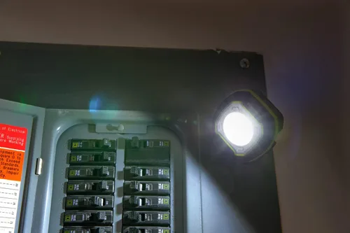 Miniatura 4 de PowerSmith Luz de trabajo recargable con soporte de 180°, gancho y montaje roscado de 1/4 pulgadas para trípode, salida USB (PILF800S) Luz