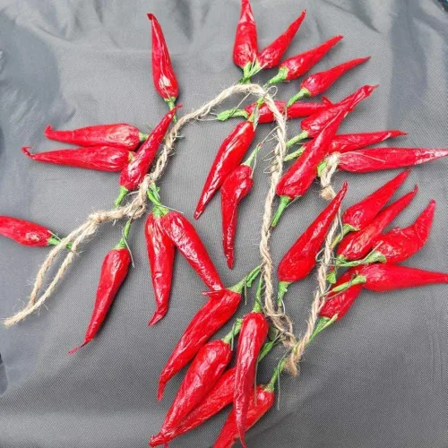 Miniatura 9 de Paquete de 5 piezas de simulación artificial realista de vegetales artificiales de ajo rojo pimienta roja verduras falsas cebolla colgante cuerda