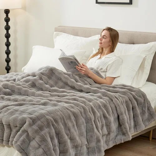 Miniatura 22 de Cozy Bliss Manta mullida de piel sintética para sofá, cama, sala de estar, 50 x 60 pulgadas