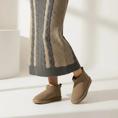 Miniatura 11 de CUSHIONAIRE, Hip 2 - Botas de nieve de gamuza auténtica para mujer, sin cordones, con cómodo forro de piel de oveja sintética + espuma viscoelástica