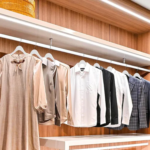 Miniatura 7 de Percha de ropa de madera ultra fina de lujo que ahorra 100 grados con barra cuadrada para pantalones, lo mejor para camisas, blusas, pantalones