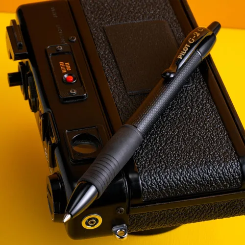 Miniatura 8 de Pilot, G2 Edge - Bolígrafos de gel de alta calidad, punta fina de 0.028 in, tinta negra, paquete de 8 unidades (paquete de 1), ideales para la Negro