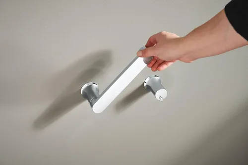 Miniatura 7 de Moen Genta LX - Soporte para papel higiénico de cromo moderno con montaje en pared y pivote, soporte moderno para rollo de papel higiénico
