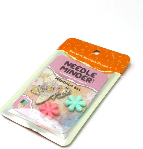 Miniatura 6 de Awesome Pattern Studio Needle Minder Set - Mandala Bee Magnetic Needle Minder + 2 empujadores de agujas. Pin de esmalte para punto de cruz, bordado