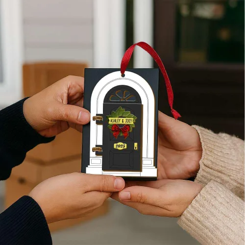Miniatura 4 de Adorno Personalizado para Nuevo Hogar 2025, Regalos de Inauguración de Casa, Adornos de Puerta de Madera de 4 Capas, Nuestro Primer Adorno