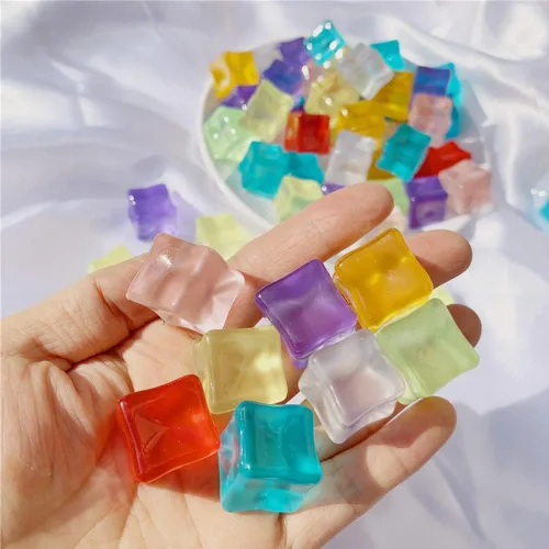 Miniatura 4 de 94 + 300 cubos acrílicos falsos y gemas de plástico, cristales de diamante falsos luminosos cuadrados triturados para decoración de mesa, decoración