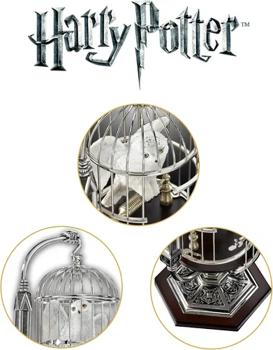 Miniatura 5 de The Noble Collection Harry Potter Hedwig miniatura en jaula – Escultura de búho nevado de resina en pedestal de metal y madera – Set de película