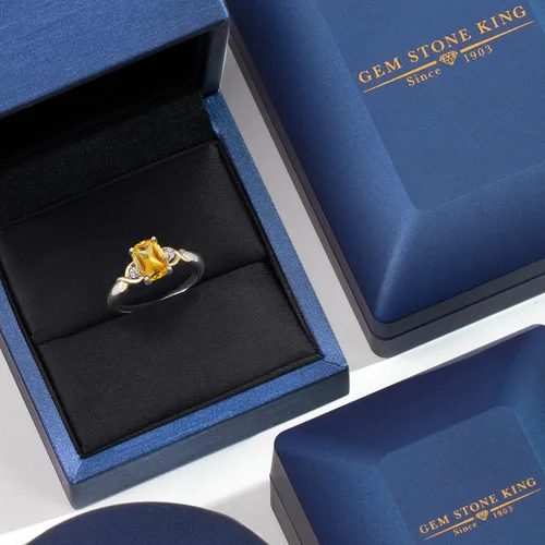 Miniatura 72 de Gem Stone King Anillo de compromiso de 3 piedras preciosas de plata 925 y oro amarillo de 10 quilates de 0.315 x 0.236 in de talla cojín y diamante
