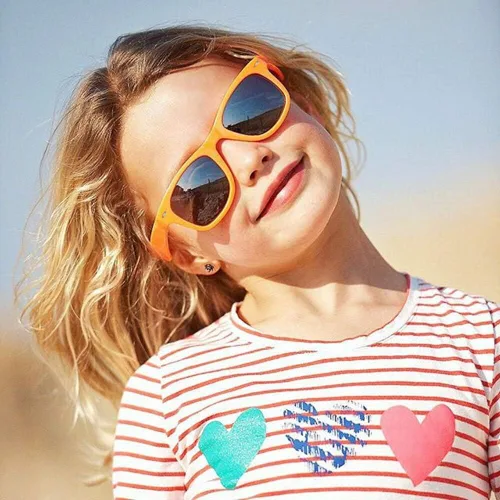 Miniatura 2 de SUNOVELTIES Paquete de 12 lentes de sol retro neón para niños pequeños, diseño de corazón clásico, a granel, regalos de fiesta para niños y niñas