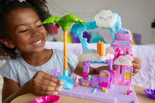 Miniatura 2 de Conjunto de juego Polly Pocket, Pollyville Flamingo Fun Car Wash con 2 muñecas micro, coche de juguete, juego de agua y accesorios que cambian