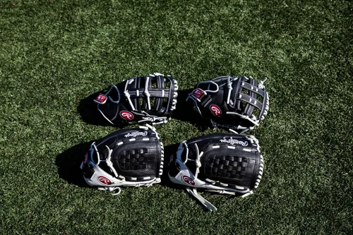Miniatura 6 de Rawlings Guante de sóftbol juvenil Shut Out Negro/Blanco Web de barra doble de poste único