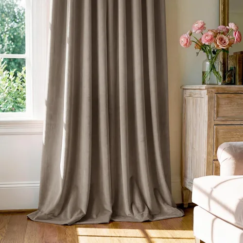 Miniatura 23 de StangH Cortinas de Terciopelo Verde Esmeralda de 96 Pulgadas - Cortinas Opacas de Terciopelo de Lujo Súper Suaves, Elegante Cobertura de Ventana