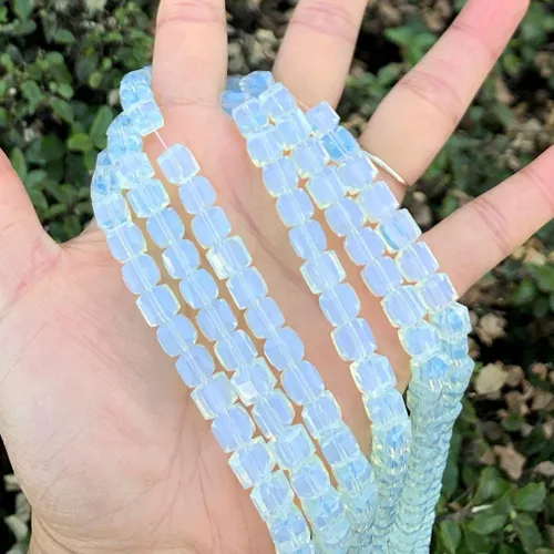 Miniatura 29 de 2 hebras checas de cristal en forma de cubo facetado sueltas cuentas espaciadoras a granel 0.236 in (0.24 pulgadas) Peridot Shimmer (190-196 piezas)