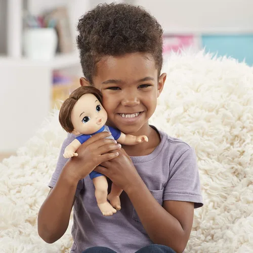 Miniatura 4 de Baby Alive Littles, Carry 'N Go Squad, Little Matteo Brown Hair Boy Muñeca, portador, accesorios, juguete para niños a partir de 3 años