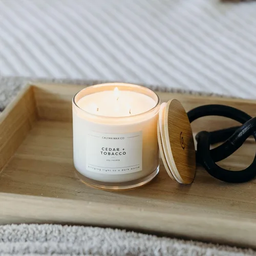Miniatura 5 de Calyan Wax Co. Vela perfumada de cedro y tabaco de 3 mechas - 43 horas de combustión - Velas de soja de 3 mechas de lujo - Velas de cera de soja