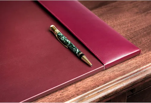 Miniatura 4 de DACASSO Almohadilla de escritorio de cuero sintético con rieles laterales - Secante de escritorio de cuero de lujo para escribir - Protector Borgoña