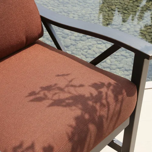 Miniatura 7 de Juego de 2 mecedoras para patio, juego de bistró al aire libre, serie Haywood de aluminio con respaldo en X, silla de resorte de movimiento