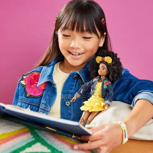 Miniatura 3 de Disney Store Muñeca ILY 4EVER oficial Snow White - Inspirada en Blancanieves - 11 pulgadas