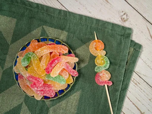 Miniatura 5 de Smarty Stop Gummy Worm Candy - Bocadillo comestible de confitería con sabor a fruta (gusano aguamarina, 2 libras (paquete de 1))