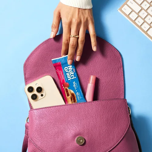 Miniatura 7 de Nutri-Grain Barras de desayuno horneadas suaves, aperitivos para niños, paquete económico, fresa, caja de 20.8 onzas (16 unidades)