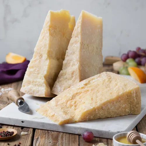 Miniatura 2 de Trío de degustación de Parmigiano Reggiano DOP de 18, 24, 36 meses 3x2.2 lb - 1 por envejecimiento - (3x1kg) - El único parmesano - EMILIA FOOD LOVE