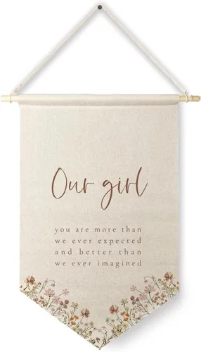 Qpenm Decoración de habitación de niñas, pancarta colgante de lona de pared con texto en inglés «Our Girl You are More Than Our Expect», bandera
