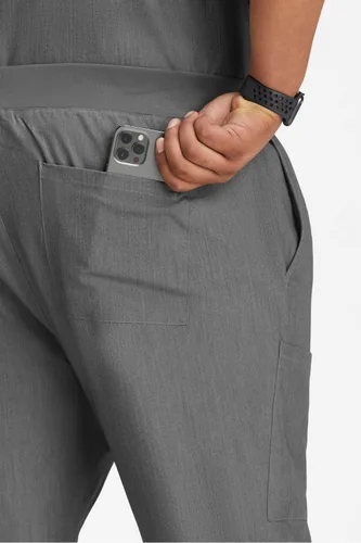 Miniatura 5 de Fabletics MotionTech - Pantalón médico para hombre, elástico en 4 direcciones, con bolsillos, resistente a las arrugas, ajuste semidelgado