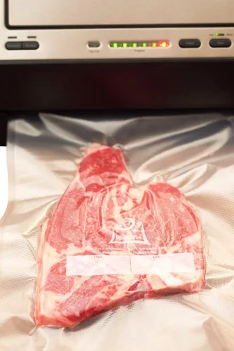 Miniatura 9 de 100 bolsas selladoras al vacío: tamaño de cuarto de galón (8 x 12 pulgadas) por OutOfAir funciona con FoodSaver y otras máquinas, 33% más gruesas