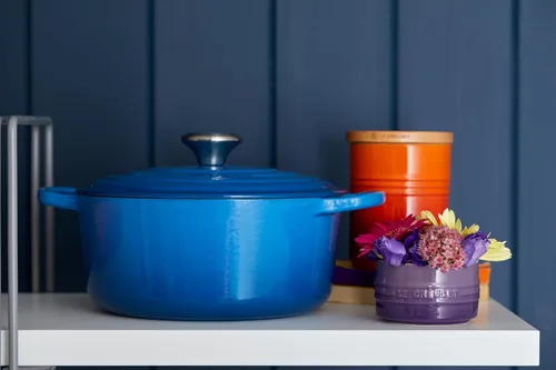 Miniatura 7 de Le Creuset Horno holandés redondo de hierro fundido esmaltado, 4.5 cuartos de galón, Marsella Marseille