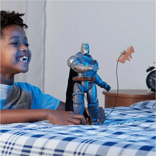 Miniatura 2 de DC Comics, Battle Strike Batman - Figura de acción de 12 pulgadas, 5 accesorios, más de 20 sonidos, juguetes coleccionables para niños y niñas a