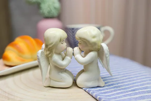 Miniatura 6 de Ebros Praying Boy And Girl Angels On Their Knees - Juego de salero y pimentero de cerámica, juego coleccionable de anfitriones angelicales, mesa