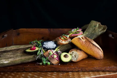 Miniatura 6 de Sal marina escamosa a granel, copos de sal gourmet grandes de 35 onzas, calidad de chef profesional, hecha a mano en la isla de Vancouver, sal