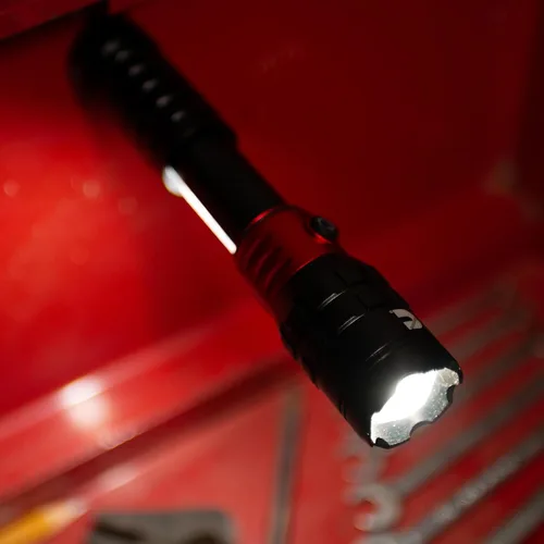 Miniatura 3 de Cummins CMN35360 Pro Series Pistón Extensible Linterna Recargable 2000 Lumen LED Múltiples Modos de Luz Más Banco de Energía