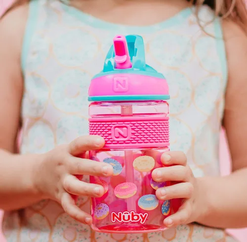 Miniatura 4 de Nuby Thirsty Kids Flip-it Freestyle On the Go Botella de agua con popote duro resistente a las mordeduras y banda de fácil agarre, rosquillas rosas