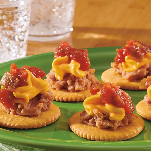 Miniatura 8 de RITZ Galletas Originales y Queso Fácil Cheddar, paquete variado de aperitivos, 1 caja de tamaño familiar y 2 latas