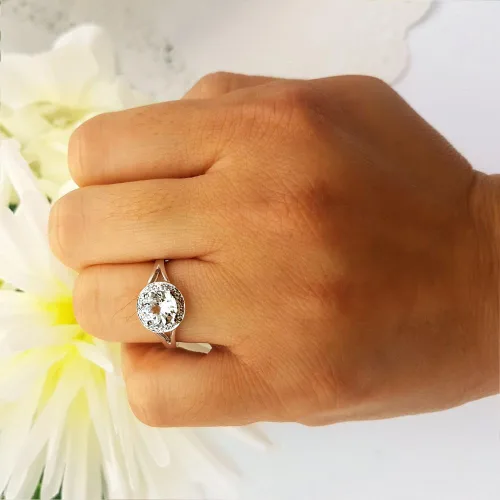 Miniatura 94 de Dazzlingrock Collection Anillo de compromiso redondo de 0.276 in con halo de diamante blanco y vástago dividido para ella en oro macizo de 14