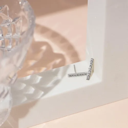 Miniatura 33 de PAVOI Aretes de plata de ley chapados en oro de 14 quilates, delicados aretes de mini barra Aretes de oro para mujer