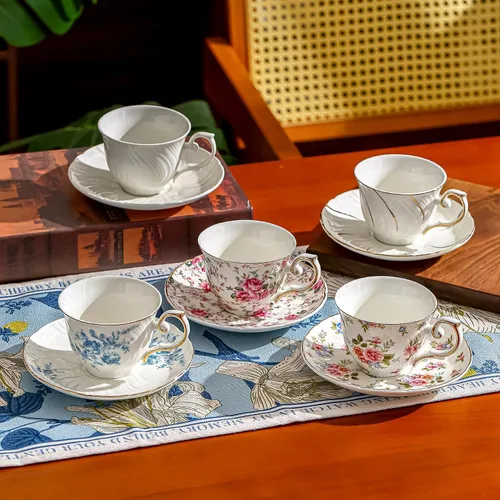Miniatura 5 de Agyiuns tazas y platillos de cerámica para café, 6oz, taza de café para café, latte, café moca y té - Juego de 4 (Flores grandes - Juego de 4)