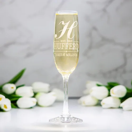 Miniatura 8 de Juego de 2 copas de champán personalizadas – Flautas de champán grabadas Mr and Mrs – Regalo de cristalería con tallo personalizado para boda