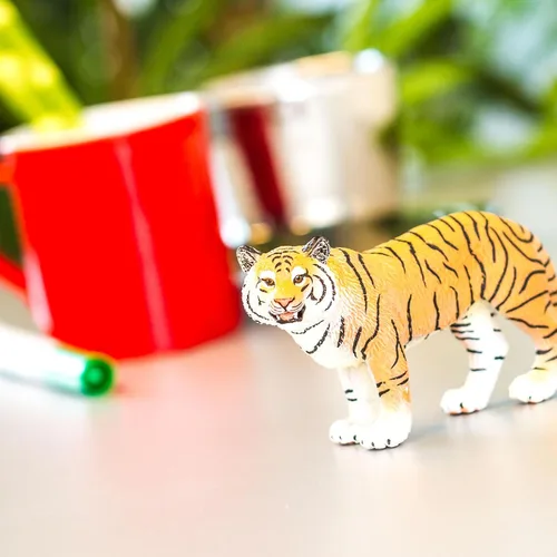 Miniatura 6 de Safari Ltd. Figura de Tigresa de Bengala – Figura realista de vida silvestre pintada a mano de 5 pulgadas – Juguete educativo para niños, niñas