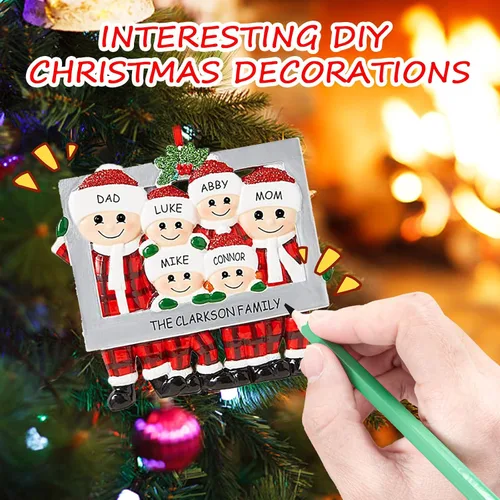 Miniatura 3 de Adorno de Navidad personalizado 2025, adorno para árbol de Navidad, marco personalizado de familia feliz hecho de cerámica, colgante con nombre