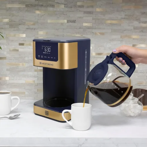 Miniatura 7 de West Bend Cafetera programable atemporal de 12 tazas con selector de fuerza de preparación para café caliente y helado, incluye opción